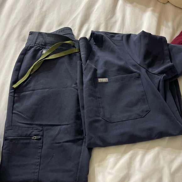 Figs scrubs set - Picture 2 of 3